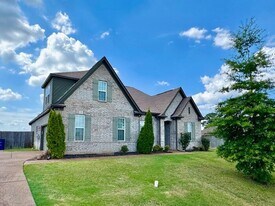 8391 Ashley Dr in Olive Branch, MS - Building Photo