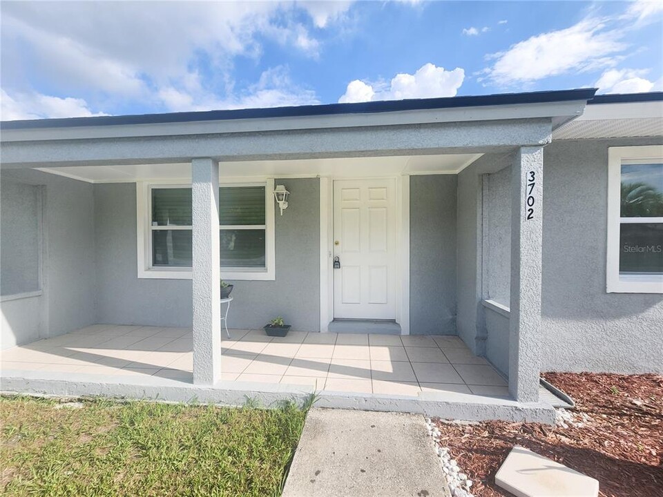 3702 SW 148th Pl in Ocala, FL - Foto de edificio