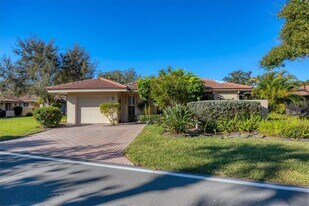 4870 Kestral Park Cir in Sarasota, FL - Building Photo