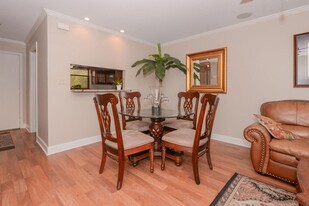 2050 Oleander Blvd in Fort Pierce, FL - Building Photo
