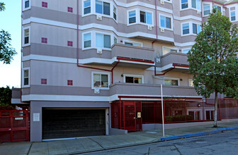 Irene Cooper Terrace in Oakland, CA - Foto de edificio - Building Photo