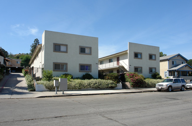 711 E Pleasant St in Santa Paula, CA - Building Photo - Building Photo