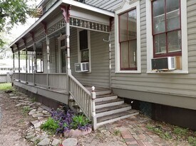 619 Washburn St, Unit 2 in Taylor, TX - Building Photo