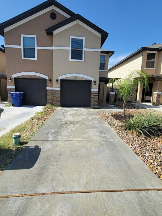 5611 Montevista Dr in Laredo, TX - Building Photo