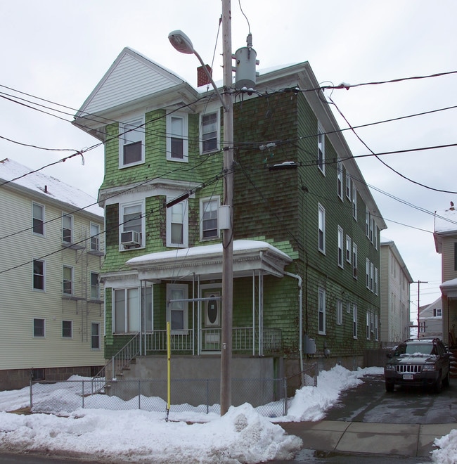 137 17th St in Fall River, MA - Foto de edificio - Building Photo