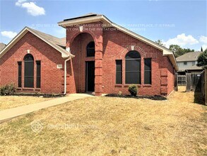 7000 Club Creek Dr in Fort Worth, TX - Building Photo - Building Photo