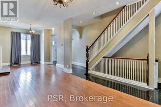 251 Bedford Rd in Toronto, ON - Building Photo - Building Photo