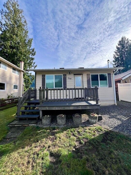 354 Shallow Shore Rd in Bellingham, WA - Building Photo
