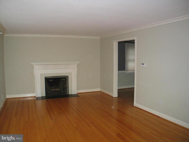 5707 Cromwell Dr in Bethesda, MD - Building Photo - Building Photo