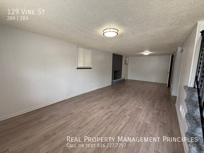 129 Vine St in Platte City, MO - Building Photo - Building Photo