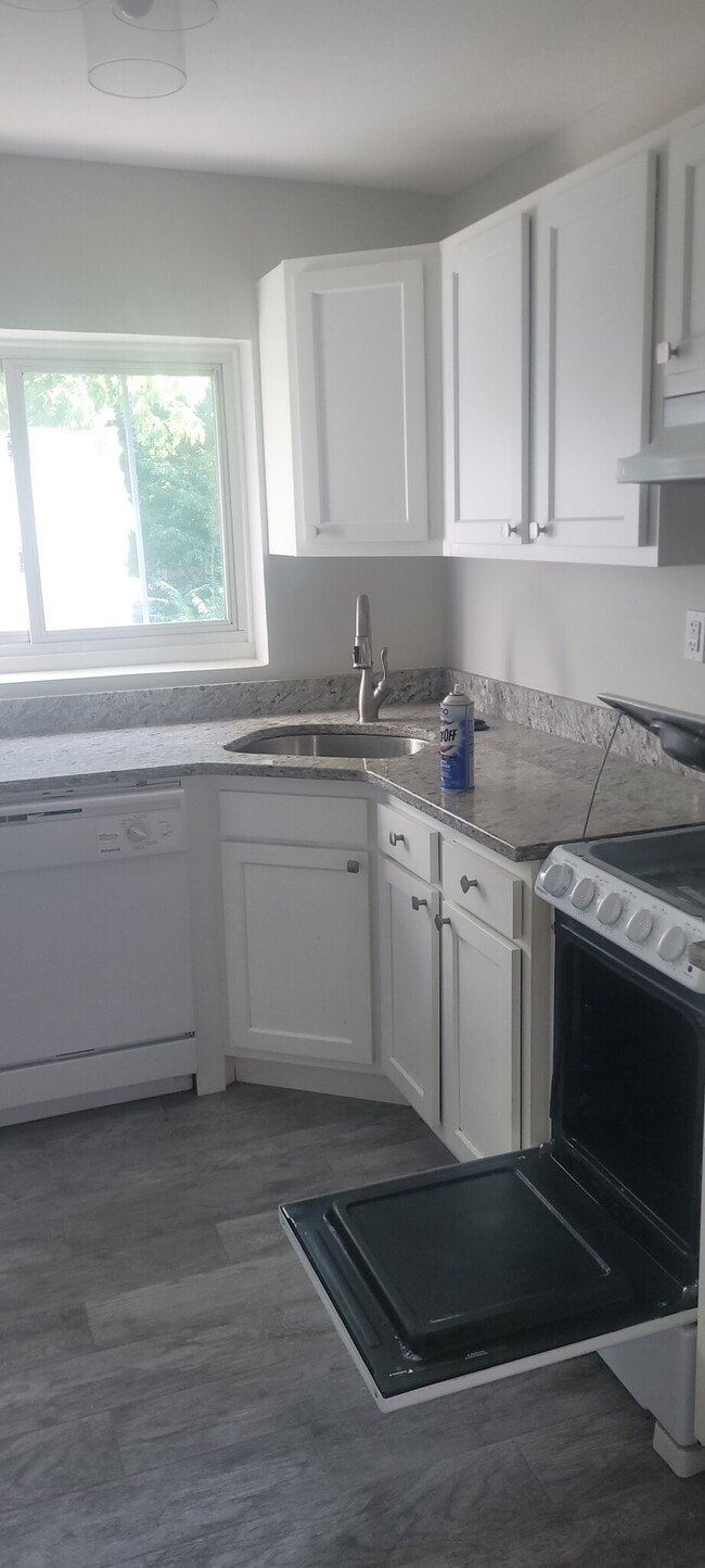 11 Centre St, Unit F