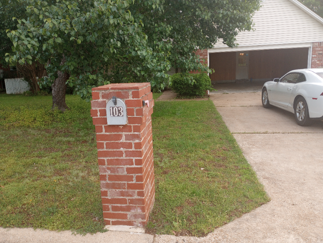 property at 103 Live Oak Dr