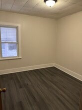 70 Ivanhoe Rd in Cheektowaga, NY - Foto de edificio - Building Photo