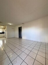 227 E 7th St in Hialeah, FL - Building Photo - Building Photo