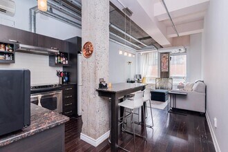 1200 Saint-Alexandre in Montréal, QC - Building Photo - Building Photo