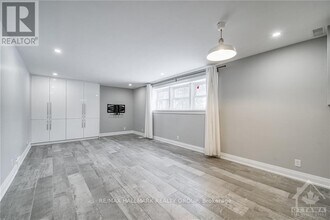 354-354 Tweedsmuir Ave in Ottawa, ON - Building Photo - Building Photo