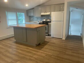 64 Station Rd in Bellport, NY - Building Photo - Building Photo