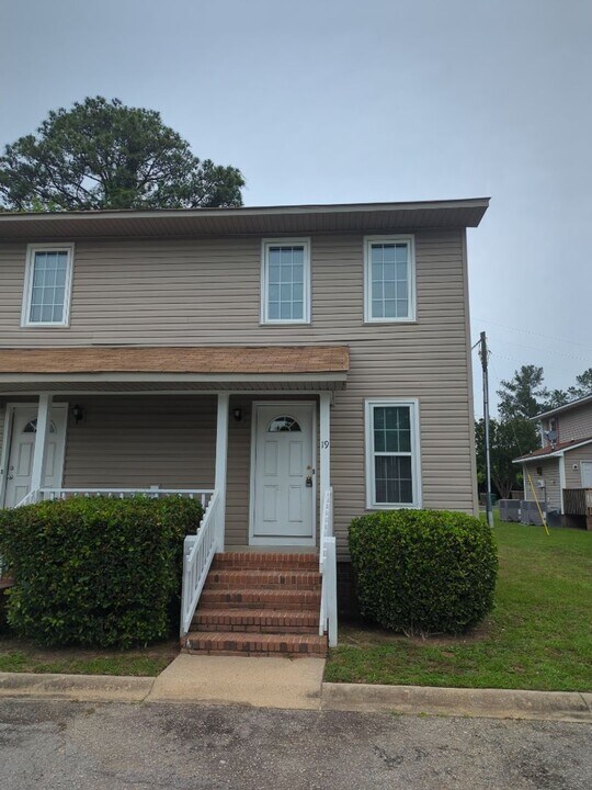 19 Londonderry Square in Cayce, SC - Building Photo