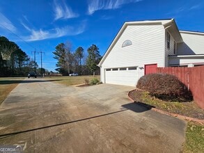 611 Lora Smith Rd in Newnan, GA - Building Photo - Building Photo