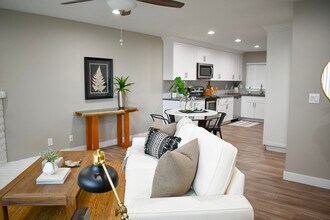 Westfall Village in Fallbrook, CA - Foto de edificio - Building Photo