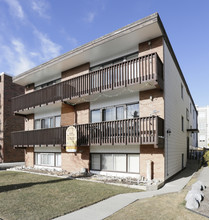 Sheryl Manor in Calgary, AB - Building Photo - Building Photo