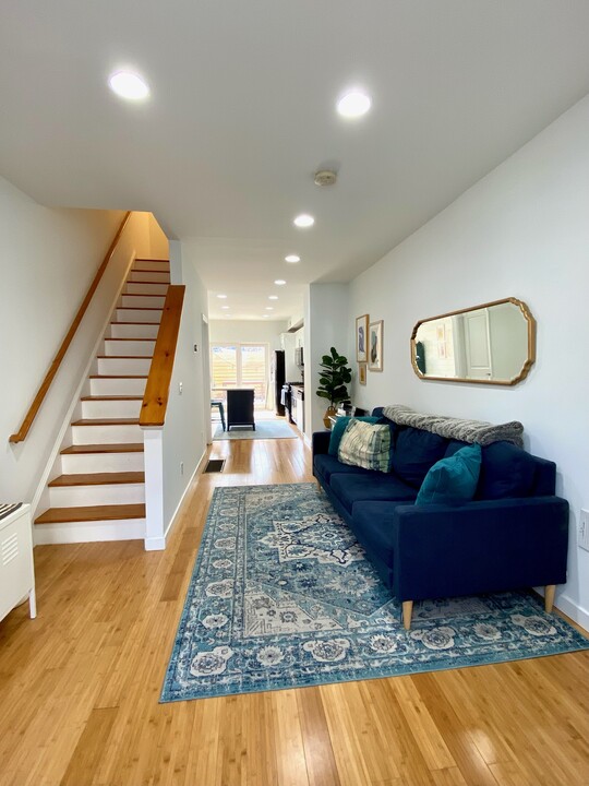 2050 E Fletcher St in Philadelphia, PA - Building Photo