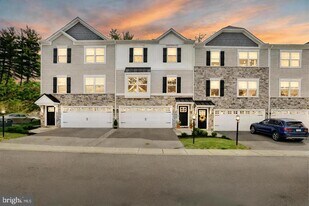 15 Woods Dr in Camp Hill, PA - Building Photo