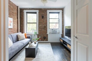 104 Forsyth St in New York, NY - Building Photo