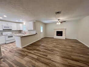 1705 Westwind Dr in Brenham, TX - Building Photo - Building Photo