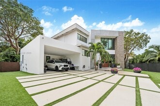 56 Samana Dr in Miami, FL - Building Photo - Building Photo