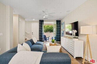4373 Paxton Pl in Calabasas, CA - Building Photo - Building Photo