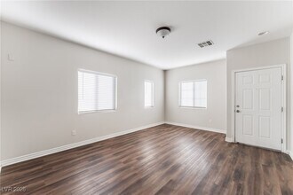 112 Iron Summit Ave in North Las Vegas, NV - Building Photo - Building Photo
