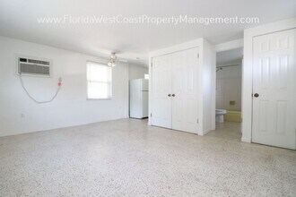 2051 Jo an Dr in Sarasota, FL - Building Photo - Building Photo