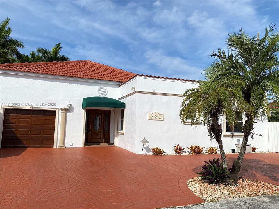 720 NW 123rd Ave in Miami, FL - Building Photo
