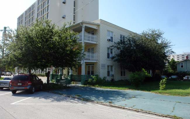 552 3rd Ave S in St. Petersburg, FL - Foto de edificio - Building Photo