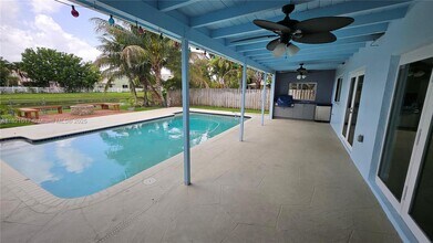 9480 NW 10th St in Plantation, FL - Building Photo - Building Photo