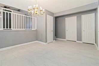 6925 Cainwood Dr in Atlanta, GA - Building Photo - Building Photo