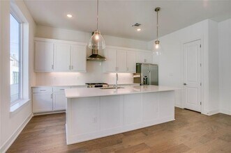 112 E Oscar Dr in Dallas, TX - Building Photo - Building Photo