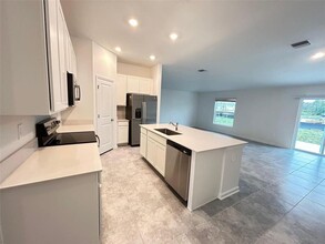 510 Hatteras Rd in Davenport, FL - Foto de edificio - Building Photo