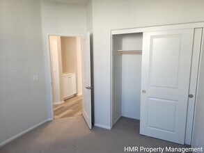 6386 Pegasus Ct in Eastvale, CA - Foto de edificio - Building Photo