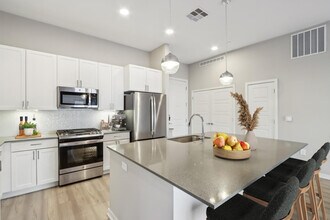 The Aston in Scottsdale, AZ - Building Photo - Building Photo