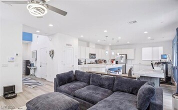 10396 Thurso Ave in Las Vegas, NV - Building Photo - Building Photo