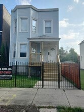 4203 W Maypole Ave in Chicago, IL - Foto de edificio - Building Photo