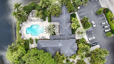 Palm Haven at Deer Creek in Deerfield Beach, FL - Foto de edificio - Building Photo