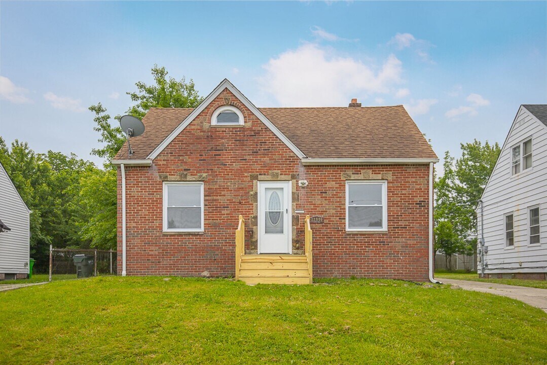 22900 Arms Ave in Euclid, OH - Building Photo