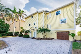 8706 W Gulf Blvd in Treasure Island, FL - Building Photo - Building Photo