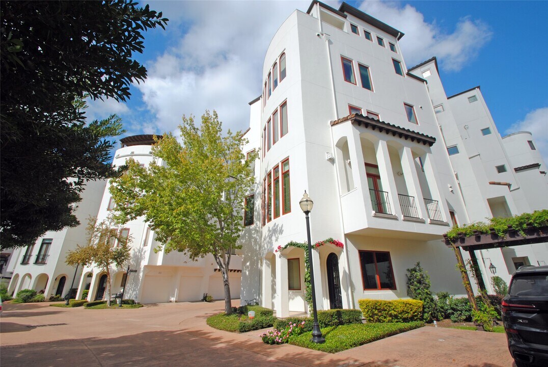 302 Calle Sevilla Pl in Houston, TX - Building Photo