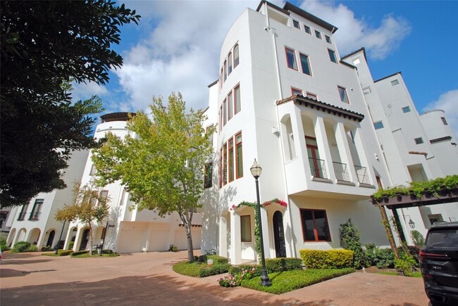 property at 302 Calle Sevilla Pl