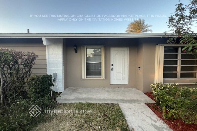 9331 NW 43rd St in Sunrise, FL - Foto de edificio - Building Photo