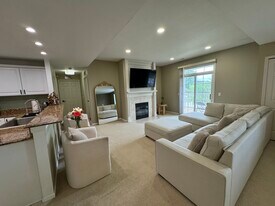 5259 Twin Oaks Dr in Sterling Heights, MI - Building Photo